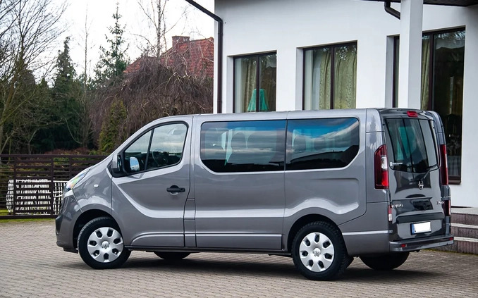 Opel Vivaro cena 66990 przebieg: 236000, rok produkcji 2018 z Korfantów małe 781